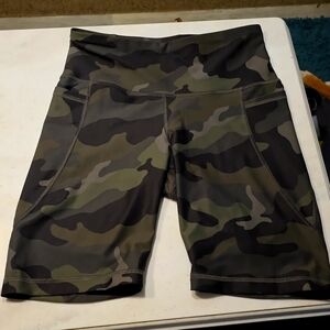 Old Navy camouflage biker shorts ladies size M